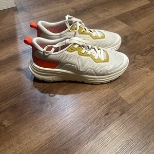 Vionic white and Yellow Sneakers with Red Accents size 9.5